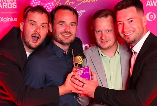 Ekipa agencije Kokos s pokalom na podelitvi European Search Awards v Portu.
